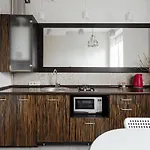 2 Bedroom On Deribasovskaya Str. *