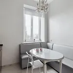 2 Bedroom On Deribasovskaya Str. Odessa