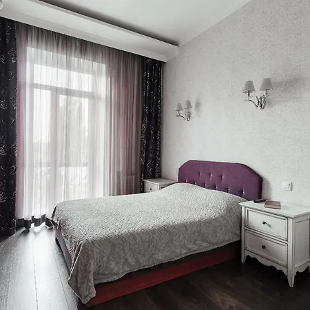 2 Bedroom On Deribasovskaya Str.