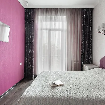 2 Bedroom On Deribasovskaya Str. Apartment